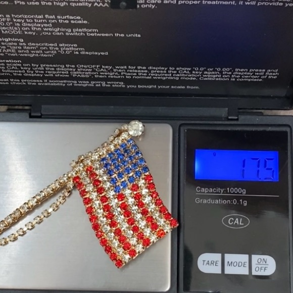 Vintage Unsigned Pave Crystal Rhinestone Patriotic US Flag Pole 3” Brooch 17.5g - Picture 8 of 9